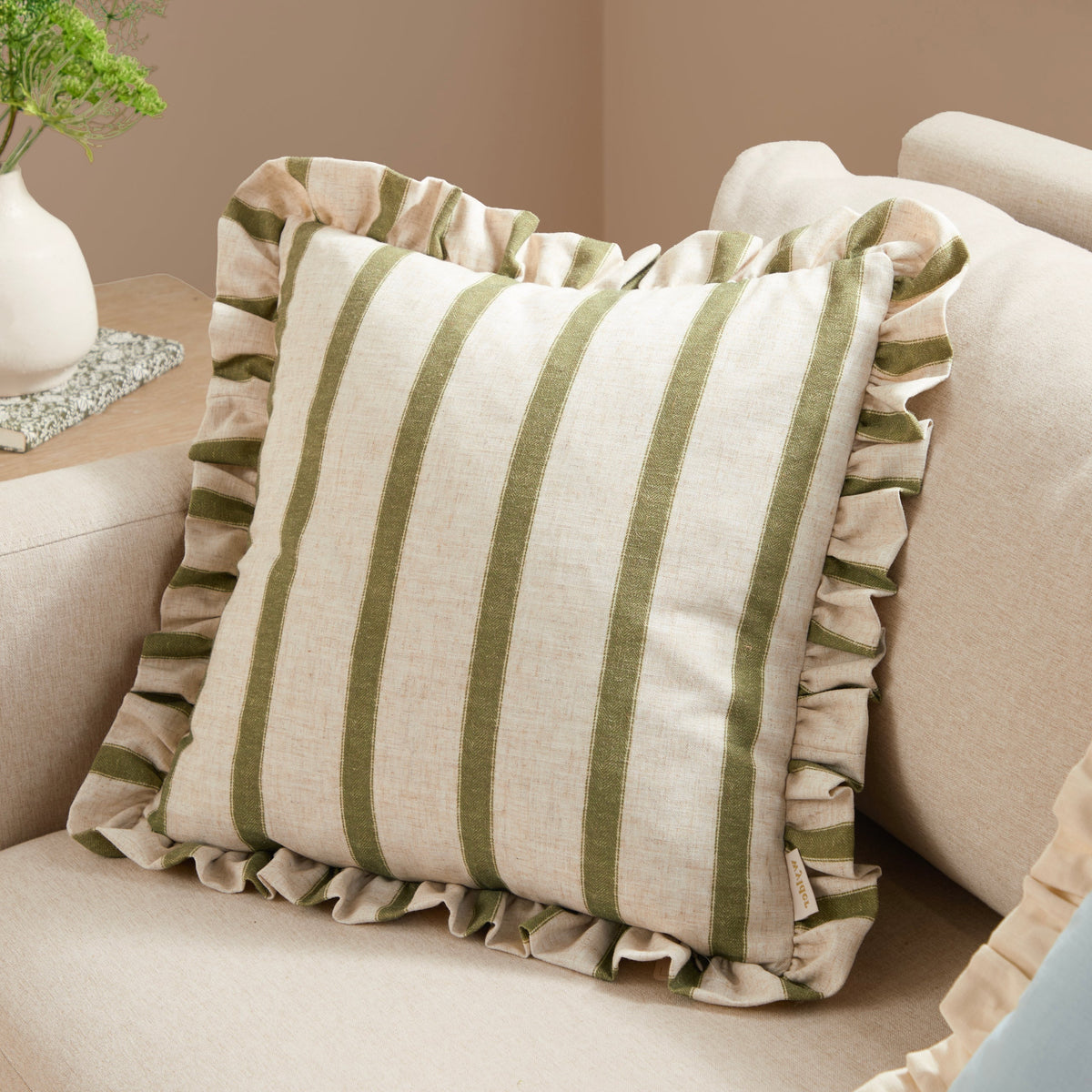 Housse de coussin à volant rayé