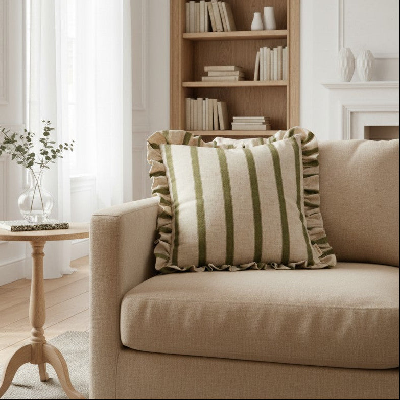 Housse de coussin à volant rayé
