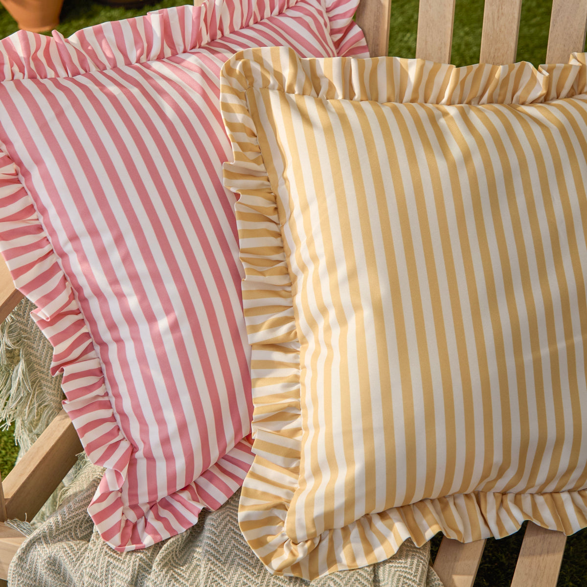 Housse de coussin extérieur à volant