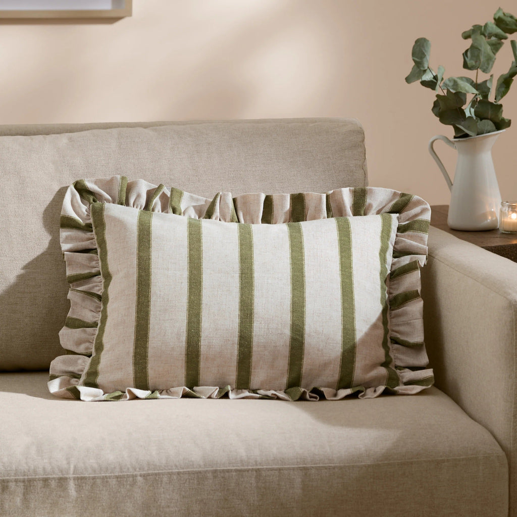 Housse de coussin à volant rayé